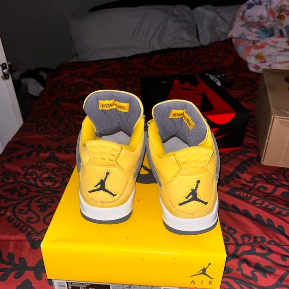 Selling some shoes !! Steals !! main image 5
